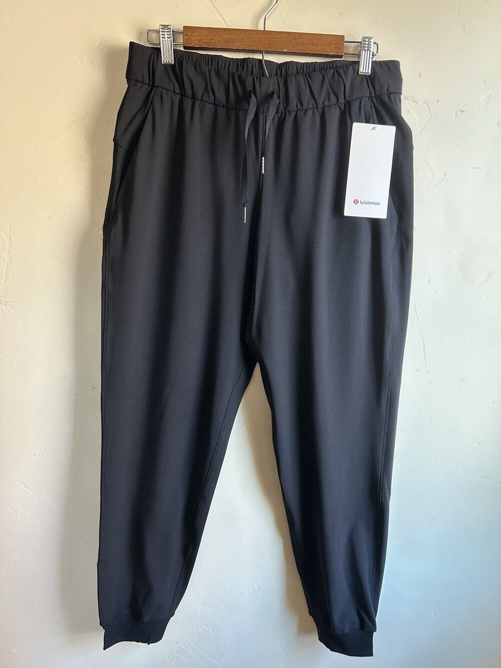 Lululemon On the Fly Jogger Luxtreme Womens 8 NWT Black Travel Athleisure